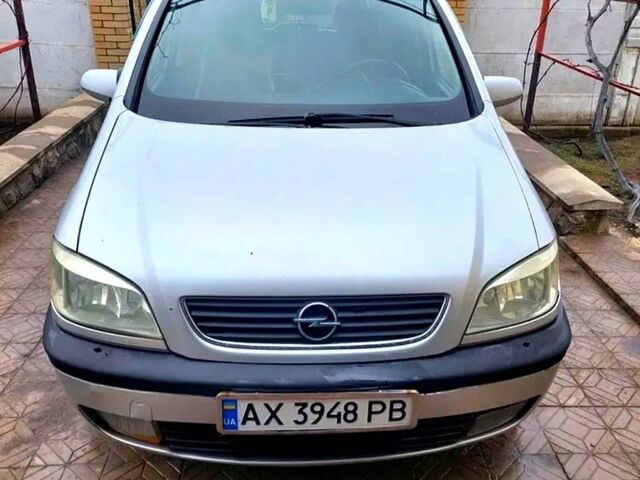 Серый Опель Зафира, объемом двигателя 2.2 л и пробегом 393 тыс. км за 3800 $, фото 1 на Automoto.ua