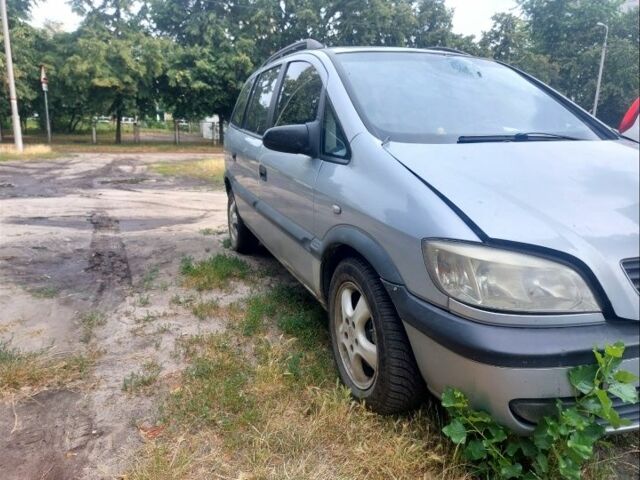 Серый Опель Зафира, объемом двигателя 2.2 л и пробегом 300 тыс. км за 2500 $, фото 1 на Automoto.ua