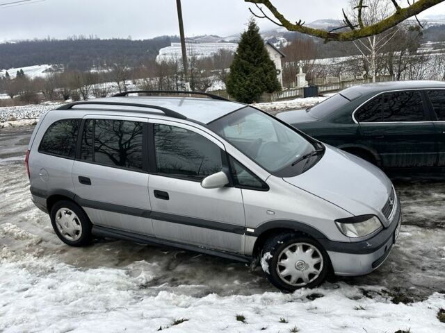 Серый Опель Зафира, объемом двигателя 2 л и пробегом 300 тыс. км за 2000 $, фото 1 на Automoto.ua