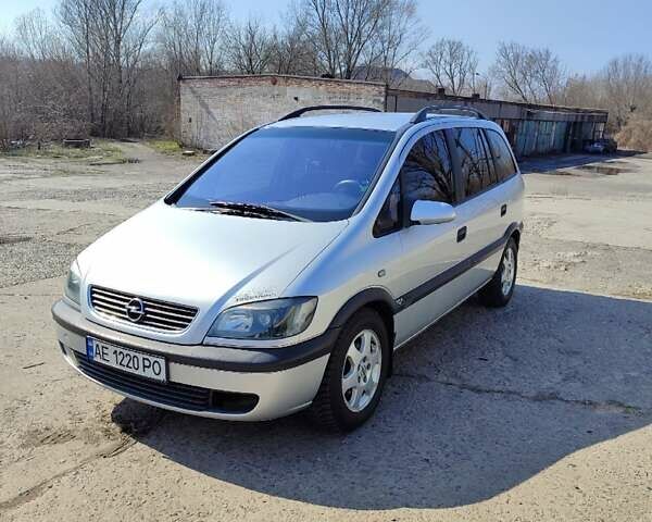 Серый Опель Зафира, объемом двигателя 2 л и пробегом 372 тыс. км за 4000 $, фото 1 на Automoto.ua