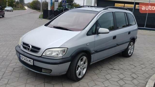 Серый Опель Зафира, объемом двигателя 2.2 л и пробегом 300 тыс. км за 3000 $, фото 1 на Automoto.ua