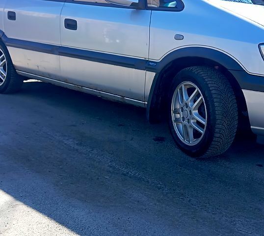 Серый Опель Зафира, объемом двигателя 1.8 л и пробегом 358 тыс. км за 3700 $, фото 1 на Automoto.ua