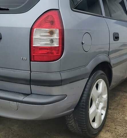 Серый Опель Зафира, объемом двигателя 1.6 л и пробегом 276 тыс. км за 3950 $, фото 1 на Automoto.ua