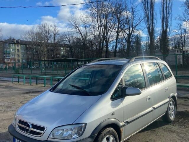 Серый Опель Зафира, объемом двигателя 2.2 л и пробегом 300 тыс. км за 2400 $, фото 1 на Automoto.ua