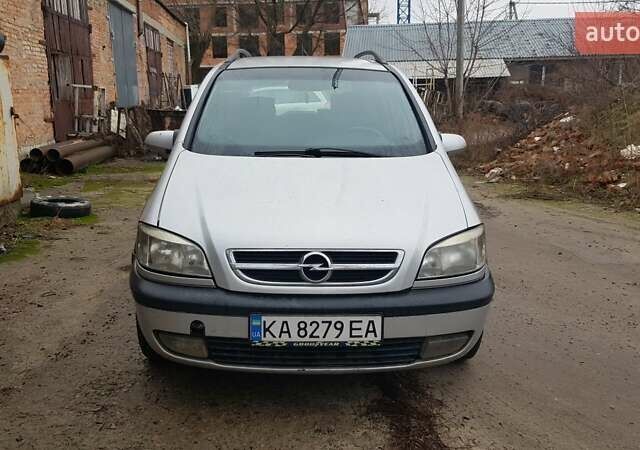 Серый Опель Зафира, объемом двигателя 2.2 л и пробегом 346 тыс. км за 3700 $, фото 1 на Automoto.ua