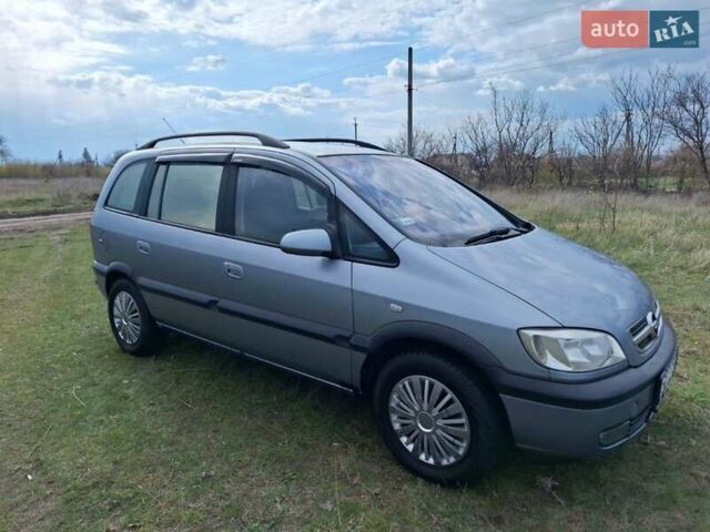Серый Опель Зафира, объемом двигателя 2 л и пробегом 315 тыс. км за 2800 $, фото 1 на Automoto.ua
