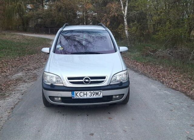 Серый Опель Зафира, объемом двигателя 2 л и пробегом 243 тыс. км за 1799 $, фото 1 на Automoto.ua