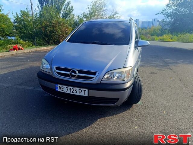 Серый Опель Зафира, объемом двигателя 1.6 л и пробегом 173 тыс. км за 4500 $, фото 1 на Automoto.ua