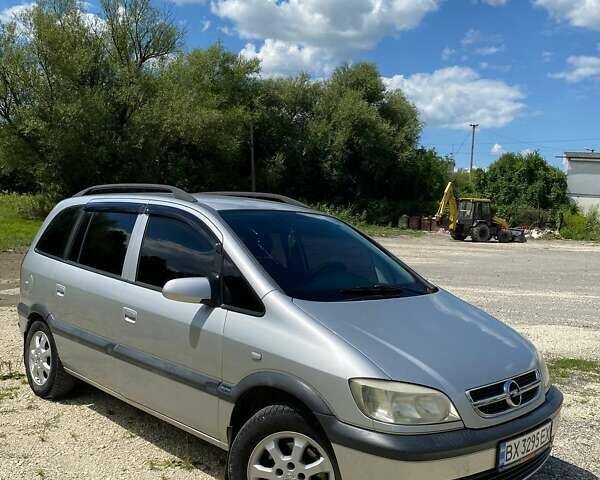 Серый Опель Зафира, объемом двигателя 1.8 л и пробегом 255 тыс. км за 4500 $, фото 1 на Automoto.ua