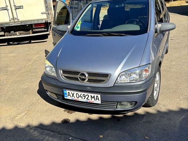 Серый Опель Зафира, объемом двигателя 1.6 л и пробегом 340 тыс. км за 3700 $, фото 1 на Automoto.ua
