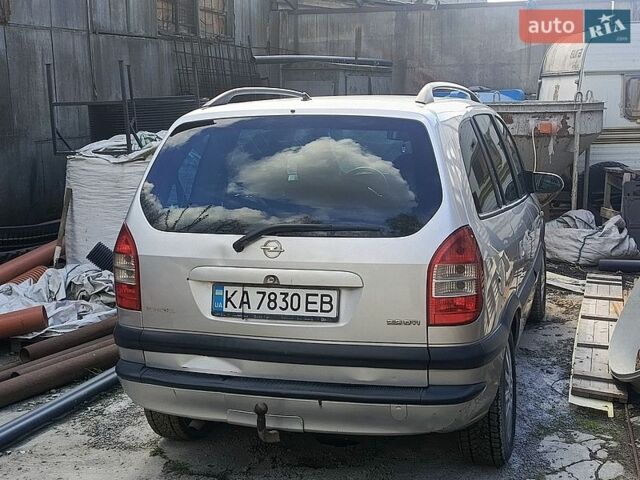 Серый Опель Зафира, объемом двигателя 2.17 л и пробегом 300 тыс. км за 2000 $, фото 1 на Automoto.ua
