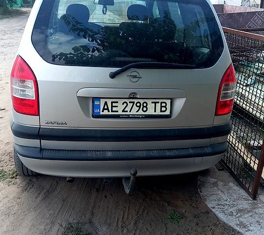 Серый Опель Зафира, объемом двигателя 1.8 л и пробегом 230 тыс. км за 5000 $, фото 1 на Automoto.ua