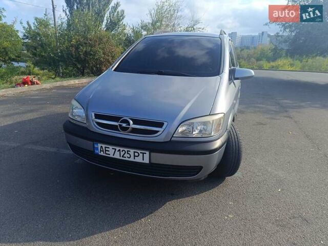 Серый Опель Зафира, объемом двигателя 1.6 л и пробегом 264 тыс. км за 4500 $, фото 1 на Automoto.ua