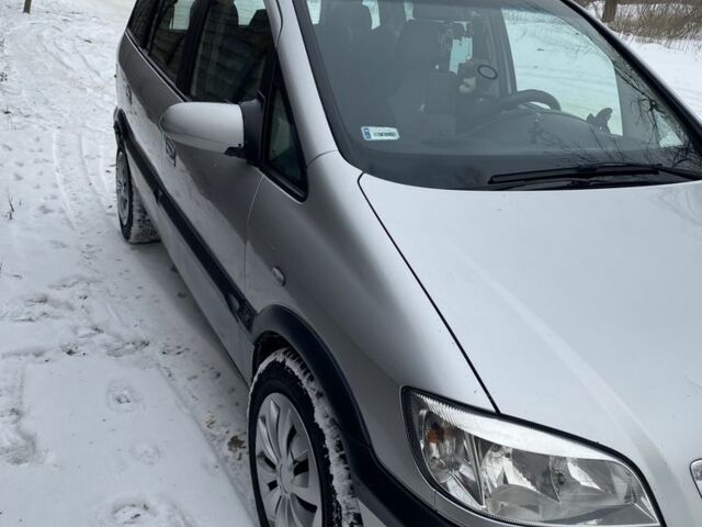 Серый Опель Зафира, объемом двигателя 2.2 л и пробегом 280 тыс. км за 1800 $, фото 1 на Automoto.ua