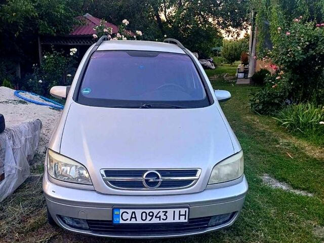 Серый Опель Зафира, объемом двигателя 2.2 л и пробегом 153 тыс. км за 3700 $, фото 1 на Automoto.ua