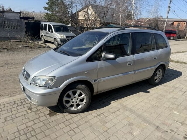 Серый Опель Зафира, объемом двигателя 2 л и пробегом 999 тыс. км за 875 $, фото 1 на Automoto.ua