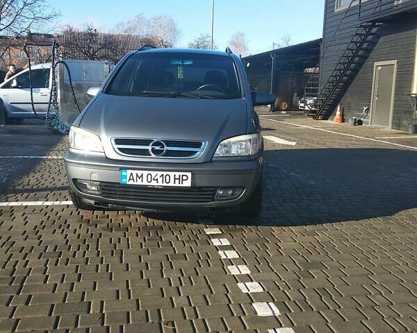 Серый Опель Зафира, объемом двигателя 1.8 л и пробегом 260 тыс. км за 5000 $, фото 1 на Automoto.ua
