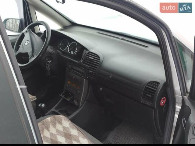 Сірий Опель Зафіра, об'ємом двигуна 2 л та пробігом 390 тис. км за 4000 $, фото 1 на Automoto.ua