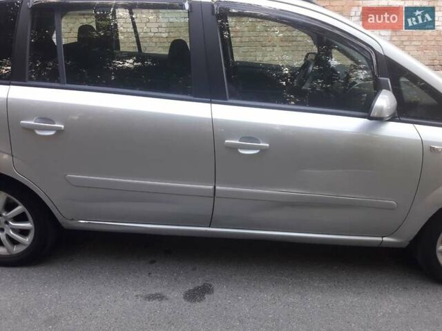 Сірий Опель Зафіра, об'ємом двигуна 1.6 л та пробігом 244 тис. км за 5000 $, фото 1 на Automoto.ua
