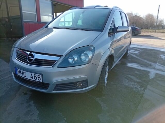 Серый Опель Зафира, объемом двигателя 1.9 л и пробегом 400 тыс. км за 3250 $, фото 1 на Automoto.ua