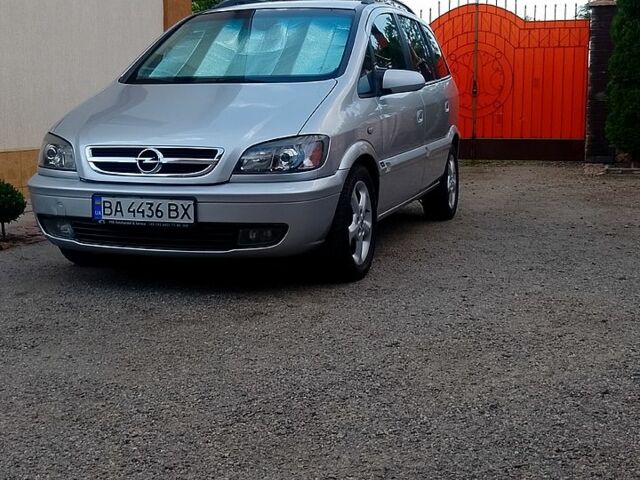 Серый Опель Зафира, объемом двигателя 2.2 л и пробегом 200 тыс. км за 4500 $, фото 1 на Automoto.ua