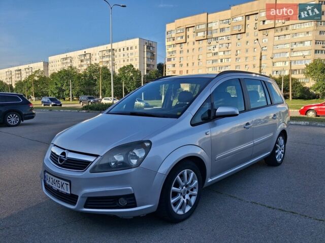 Серый Опель Зафира, объемом двигателя 1.6 л и пробегом 223 тыс. км за 5700 $, фото 1 на Automoto.ua