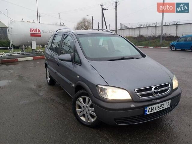 Серый Опель Зафира, объемом двигателя 1.6 л и пробегом 258 тыс. км за 2990 $, фото 1 на Automoto.ua