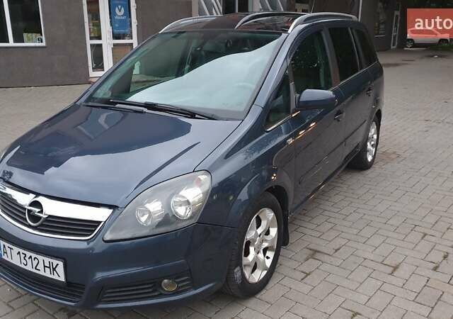 Серый Опель Зафира, объемом двигателя 1.9 л и пробегом 267 тыс. км за 5750 $, фото 1 на Automoto.ua