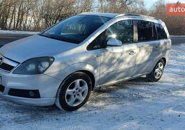Серый Опель Зафира, объемом двигателя 1.91 л и пробегом 332 тыс. км за 5750 $, фото 1 на Automoto.ua