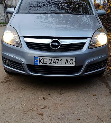 Сірий Опель Зафіра, об'ємом двигуна 1.6 л та пробігом 300 тис. км за 4950 $, фото 1 на Automoto.ua