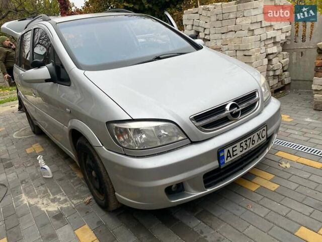 Серый Опель Зафира, объемом двигателя 2.2 л и пробегом 265 тыс. км за 5250 $, фото 1 на Automoto.ua