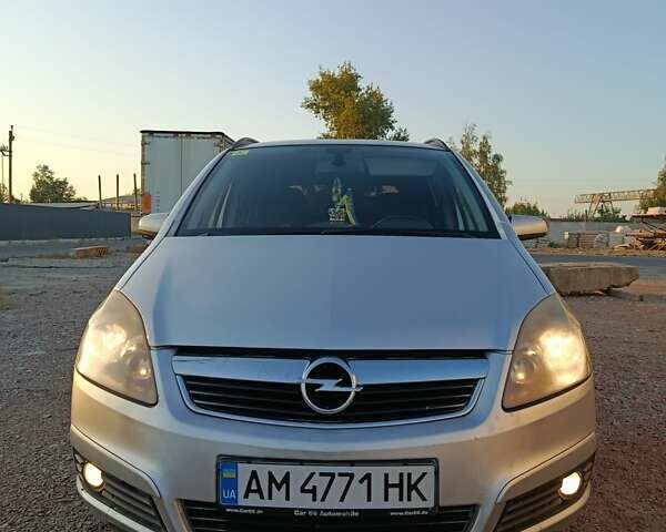 Сірий Опель Зафіра, об'ємом двигуна 1.8 л та пробігом 307 тис. км за 4900 $, фото 1 на Automoto.ua