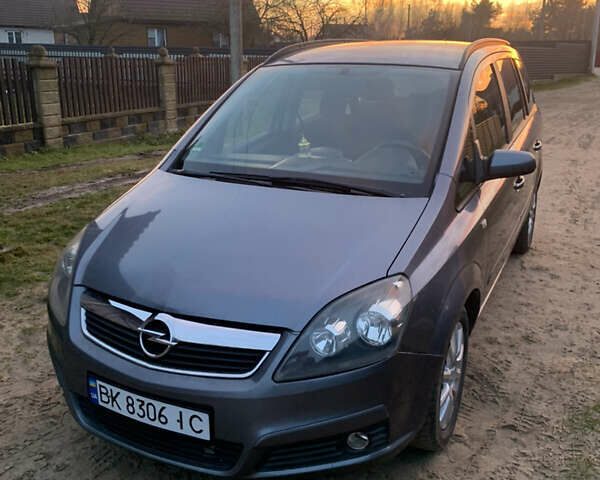 Сірий Опель Зафіра, об'ємом двигуна 1.6 л та пробігом 222 тис. км за 4500 $, фото 1 на Automoto.ua