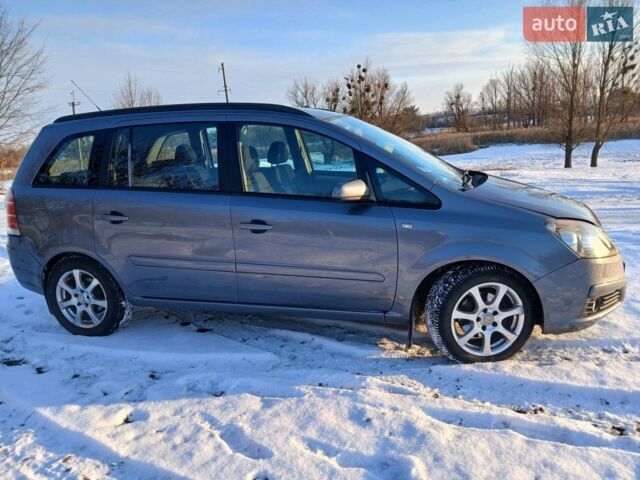 Серый Опель Зафира, объемом двигателя 1.6 л и пробегом 166 тыс. км за 5900 $, фото 1 на Automoto.ua