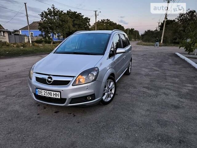 Серый Опель Зафира, объемом двигателя 1.9 л и пробегом 338 тыс. км за 6500 $, фото 1 на Automoto.ua