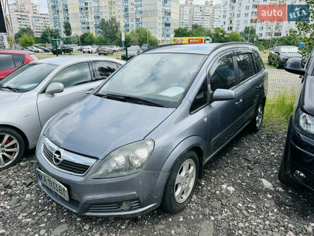 Серый Опель Зафира, объемом двигателя 2.2 л и пробегом 243 тыс. км за 4999 $, фото 1 на Automoto.ua