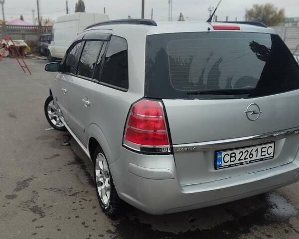 Серый Опель Зафира, объемом двигателя 2.2 л и пробегом 169 тыс. км за 5400 $, фото 1 на Automoto.ua