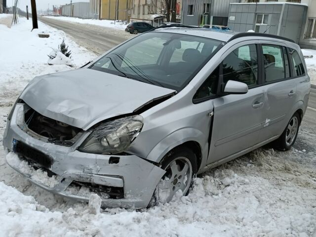 Сірий Опель Зафіра, об'ємом двигуна 1.9 л та пробігом 390 тис. км за 2900 $, фото 1 на Automoto.ua