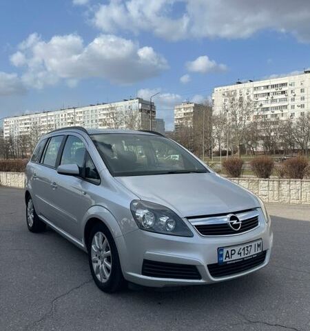Серый Опель Зафира, объемом двигателя 1.6 л и пробегом 240 тыс. км за 5300 $, фото 1 на Automoto.ua