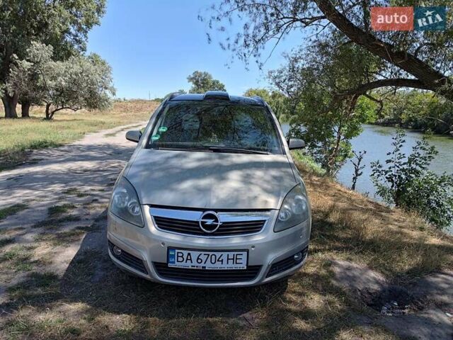 Серый Опель Зафира, объемом двигателя 2.2 л и пробегом 227 тыс. км за 6000 $, фото 1 на Automoto.ua