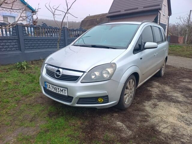 Серый Опель Зафира, объемом двигателя 1.9 л и пробегом 471 тыс. км за 4999 $, фото 1 на Automoto.ua