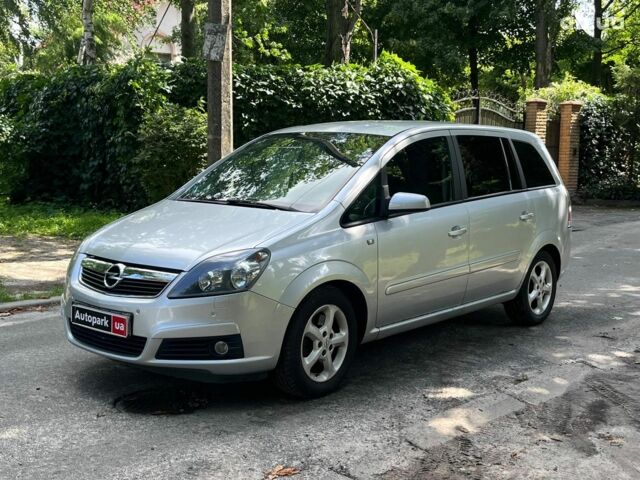 Серый Опель Зафира, объемом двигателя 2.2 л и пробегом 195 тыс. км за 5790 $, фото 1 на Automoto.ua