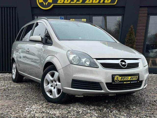 Серый Опель Зафира, объемом двигателя 1.6 л и пробегом 324 тыс. км за 4999 $, фото 1 на Automoto.ua