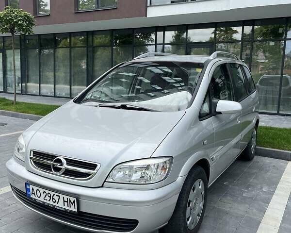 Серый Опель Зафира, объемом двигателя 1.8 л и пробегом 215 тыс. км за 4400 $, фото 1 на Automoto.ua