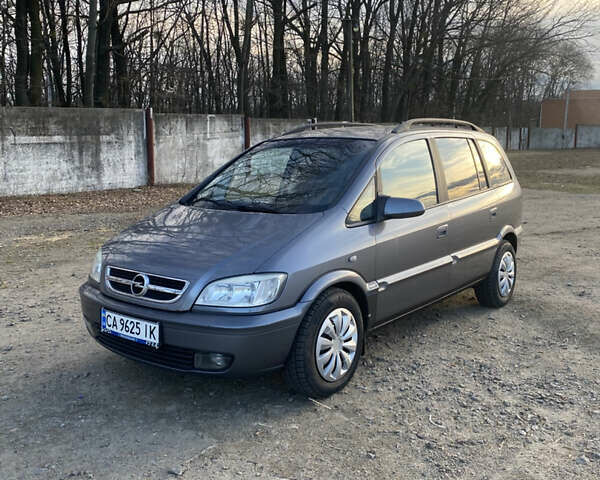 Серый Опель Зафира, объемом двигателя 2.2 л и пробегом 338 тыс. км за 4000 $, фото 1 на Automoto.ua