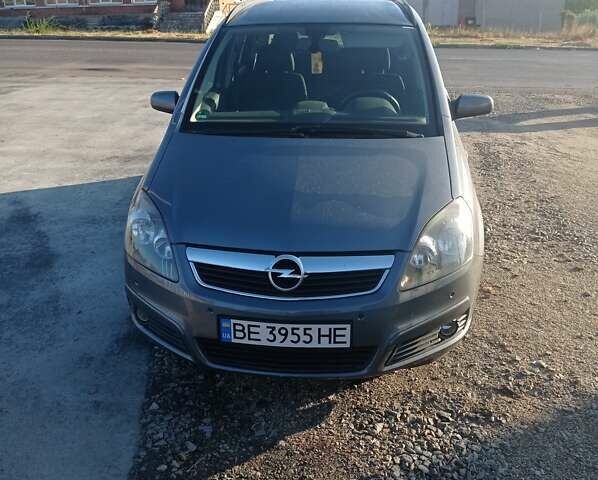 Серый Опель Зафира, объемом двигателя 1.6 л и пробегом 229 тыс. км за 6000 $, фото 1 на Automoto.ua