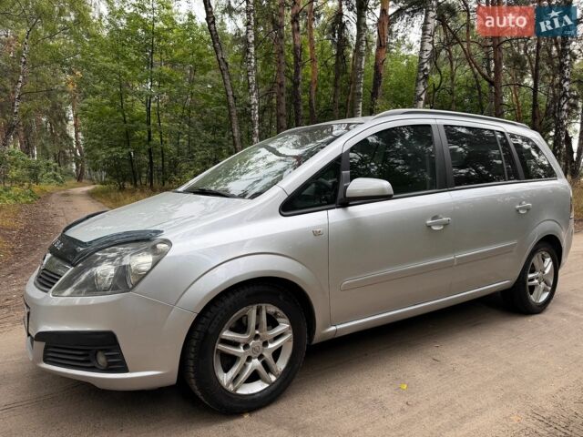 Серый Опель Зафира, объемом двигателя 1.91 л и пробегом 250 тыс. км за 4900 $, фото 1 на Automoto.ua