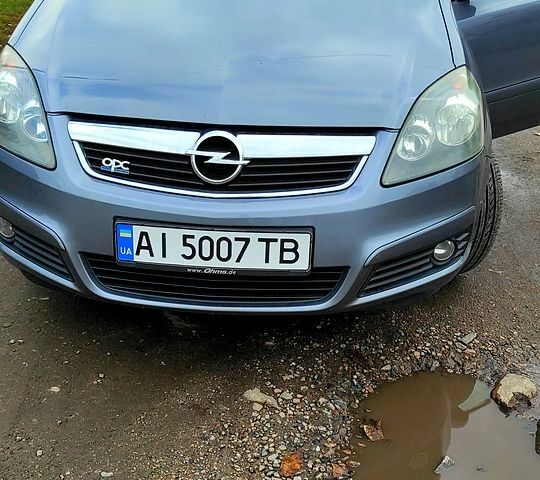 Серый Опель Зафира, объемом двигателя 1.8 л и пробегом 230 тыс. км за 5900 $, фото 1 на Automoto.ua