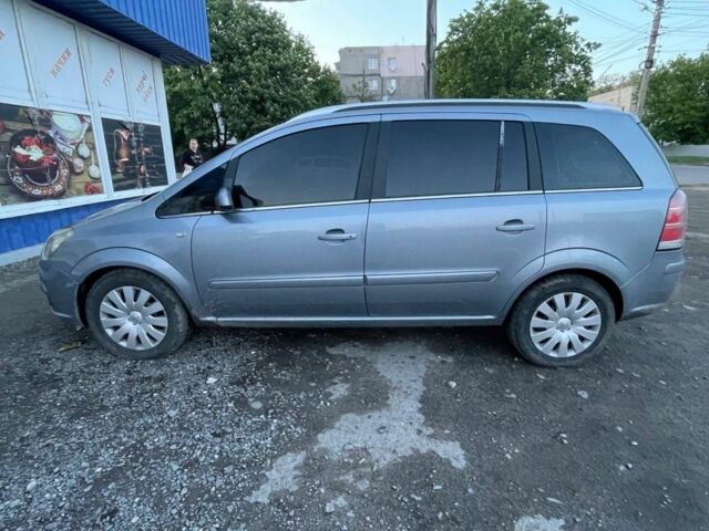 Серый Опель Зафира, объемом двигателя 1.6 л и пробегом 270 тыс. км за 5000 $, фото 1 на Automoto.ua