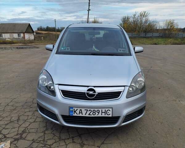 Серый Опель Зафира, объемом двигателя 1.6 л и пробегом 280 тыс. км за 5500 $, фото 1 на Automoto.ua
